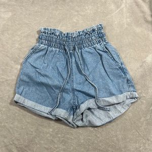 Baggy Cinched Light Washed Mom Shorts